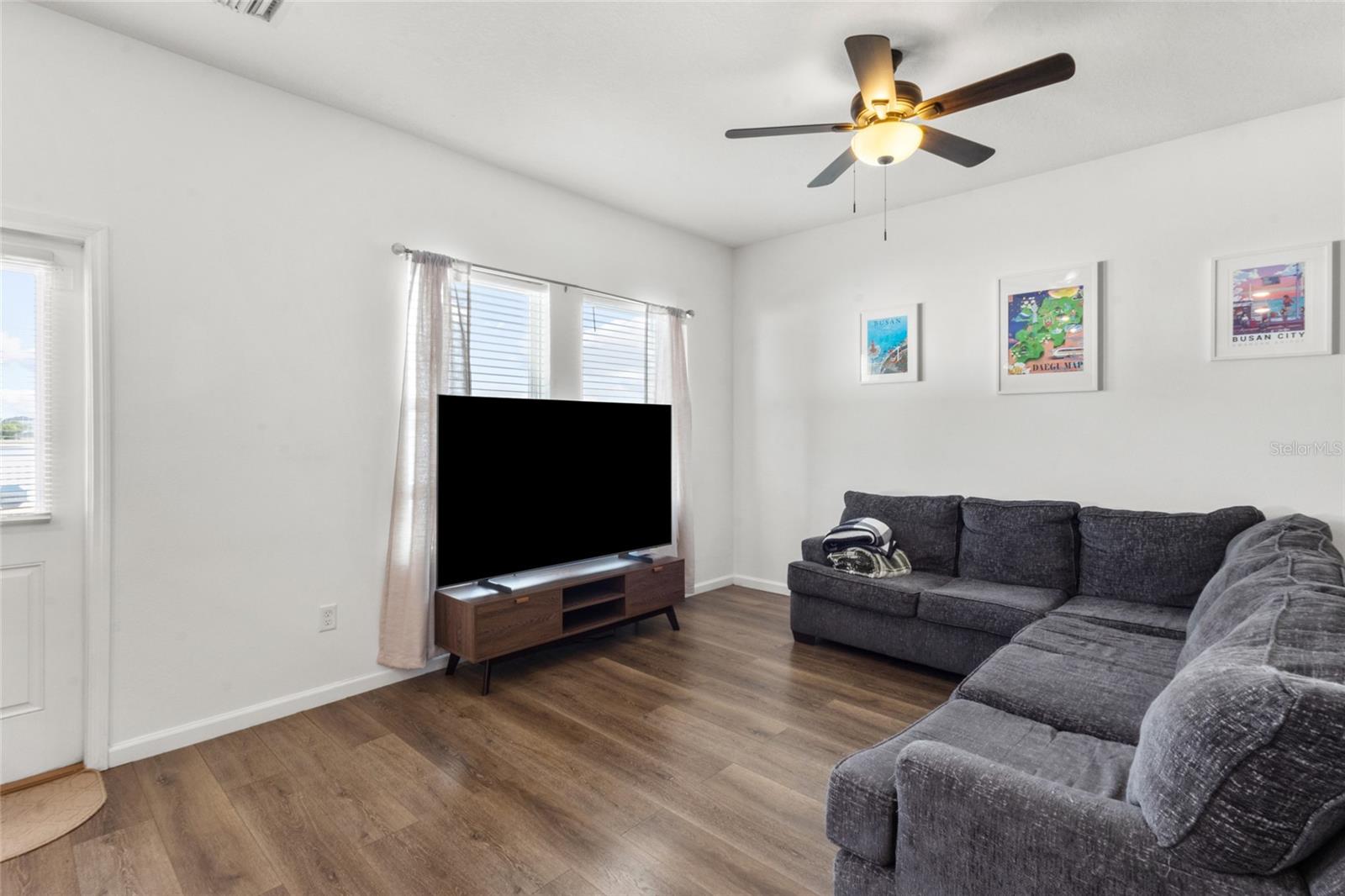 Image 10 of 32 For 831 Sunlit Coral Street