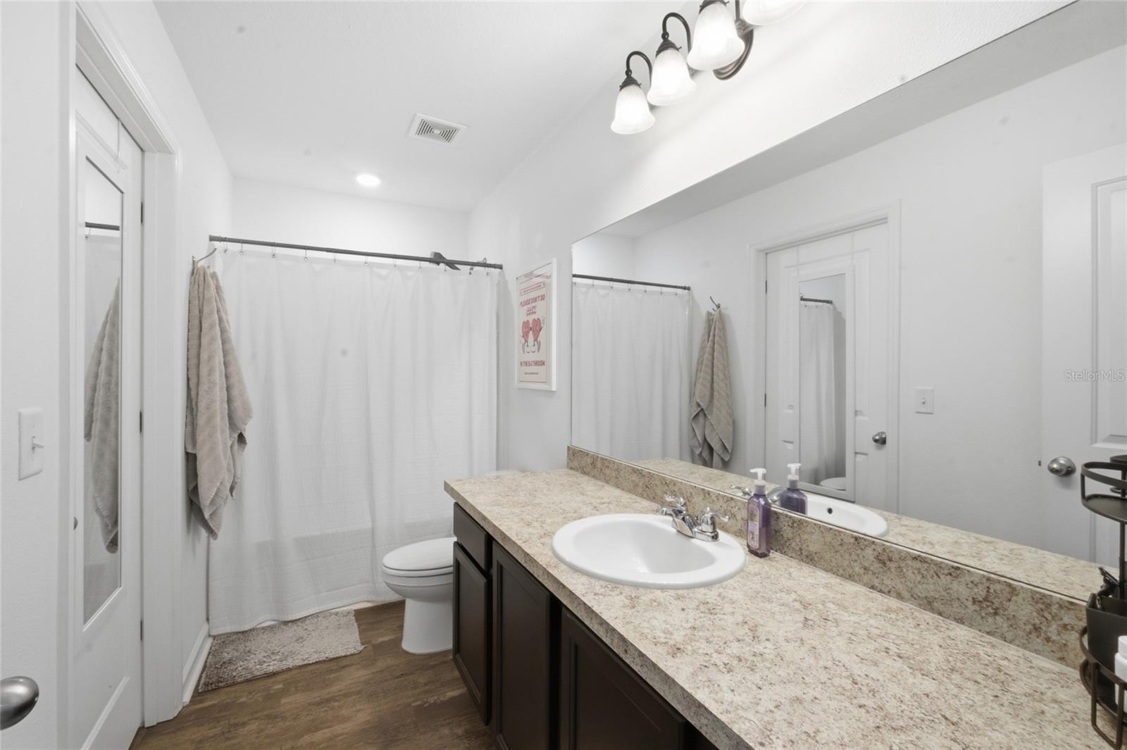 Image 18 of 32 For 831 Sunlit Coral Street