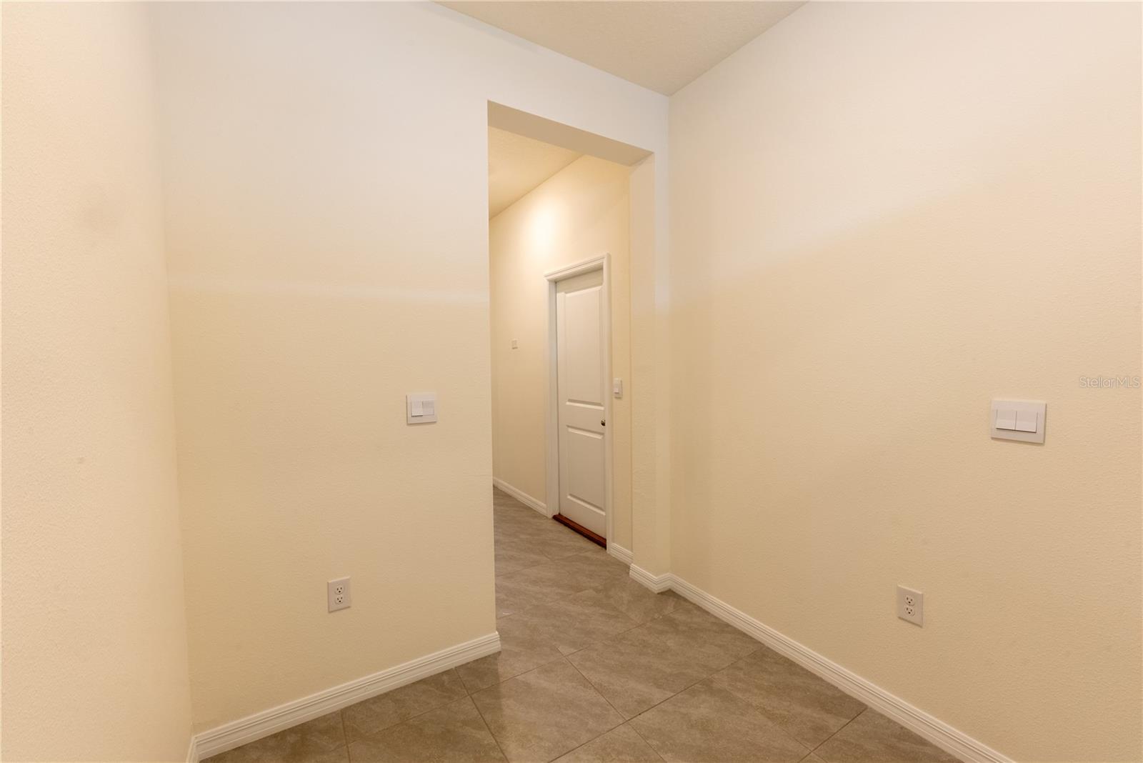 Image 4 of 32 For 33027 Tulip Petal Lane