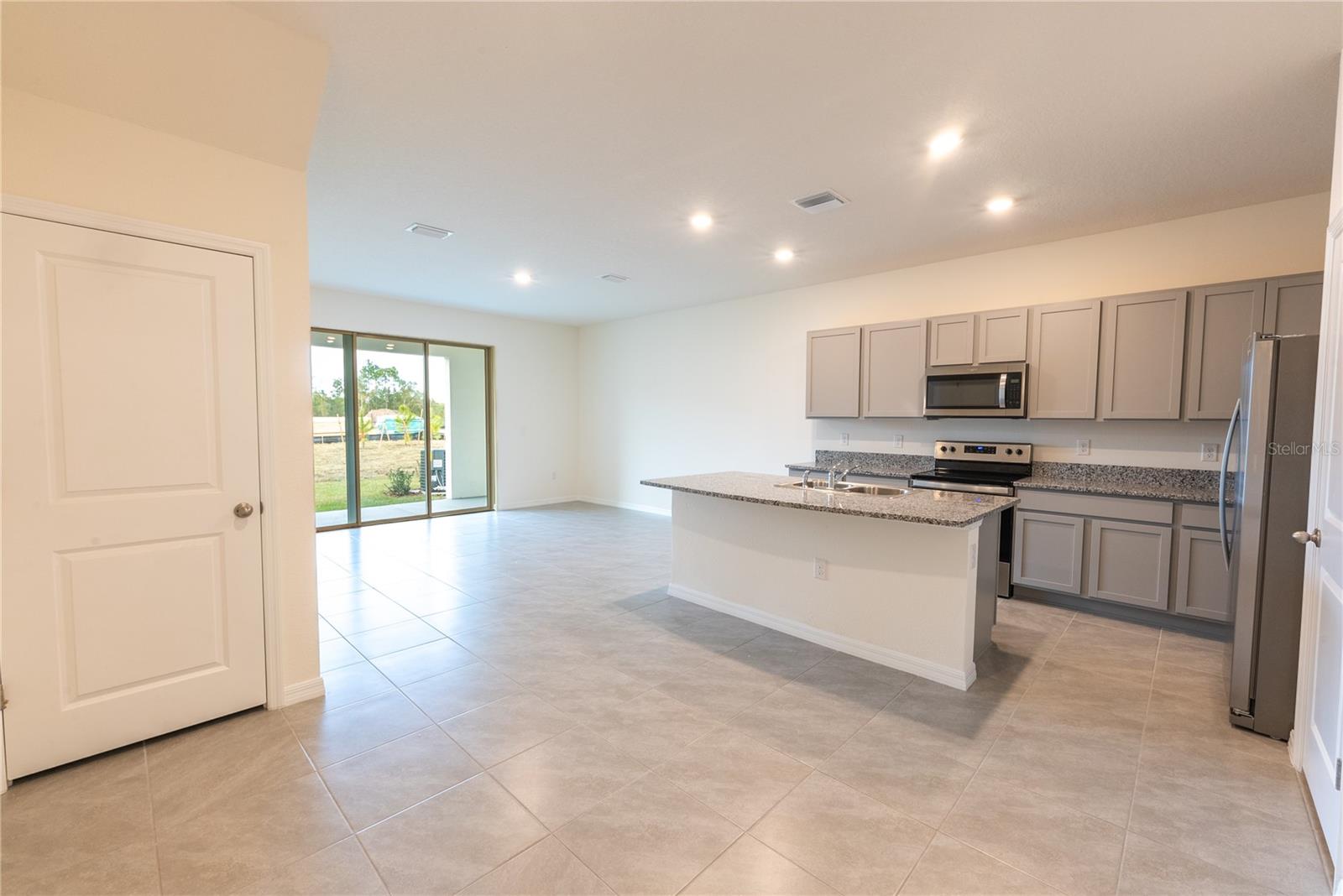 Image 8 of 32 For 33027 Tulip Petal Lane