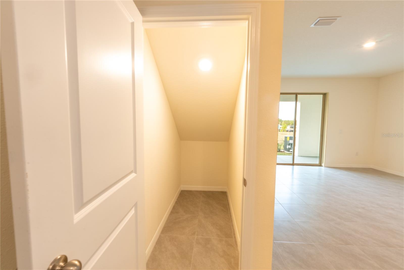 Image 9 of 32 For 33027 Tulip Petal Lane