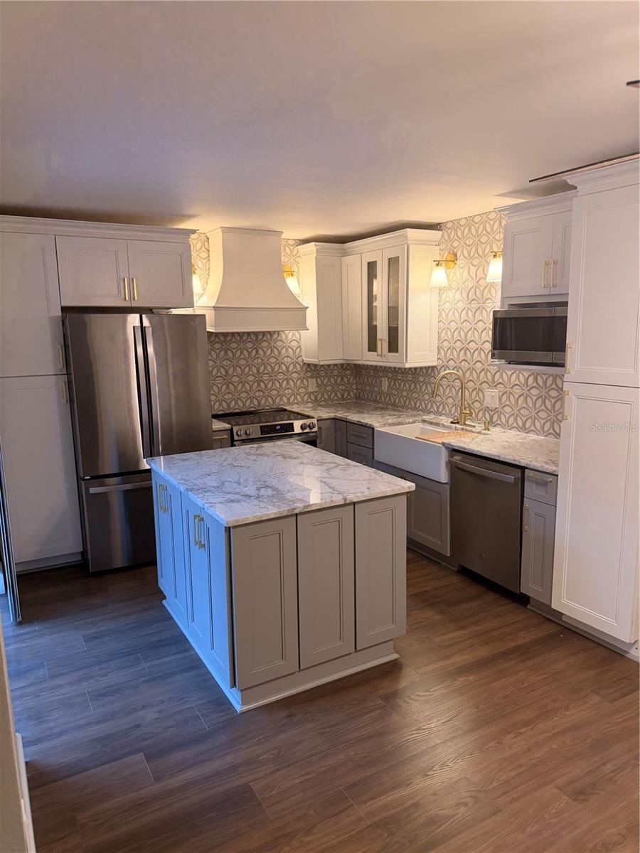 Listing Details for 712 1st Court, PALM HARBOR, FL 34684