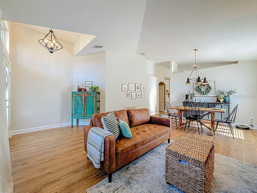 Image 10 of 72 For 220 Bay Arbor Boulevard