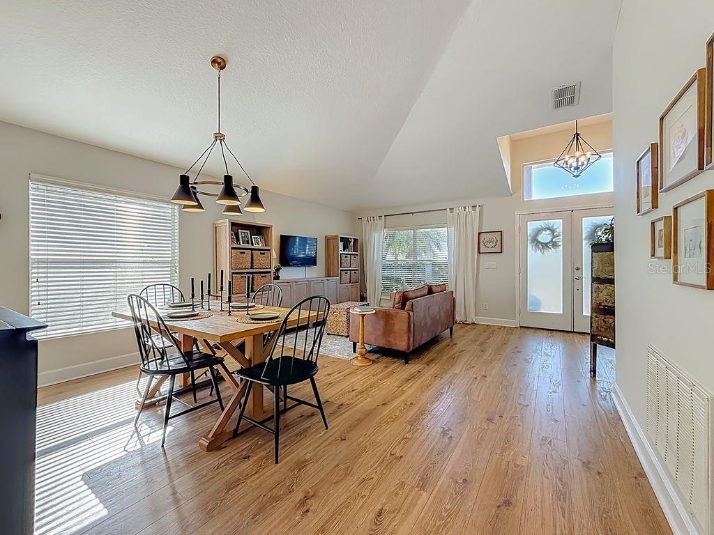 Image 11 of 72 For 220 Bay Arbor Boulevard