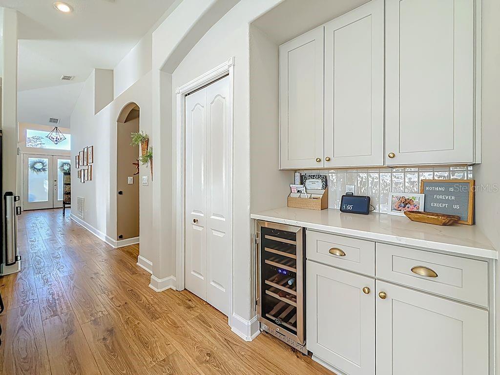 Image 15 of 72 For 220 Bay Arbor Boulevard