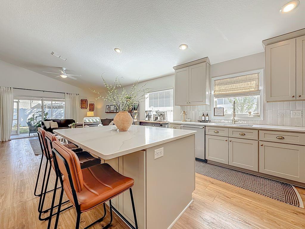 Image 16 of 72 For 220 Bay Arbor Boulevard