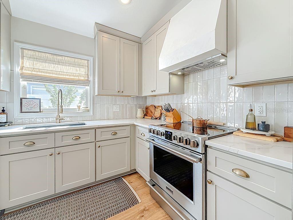 Image 17 of 72 For 220 Bay Arbor Boulevard