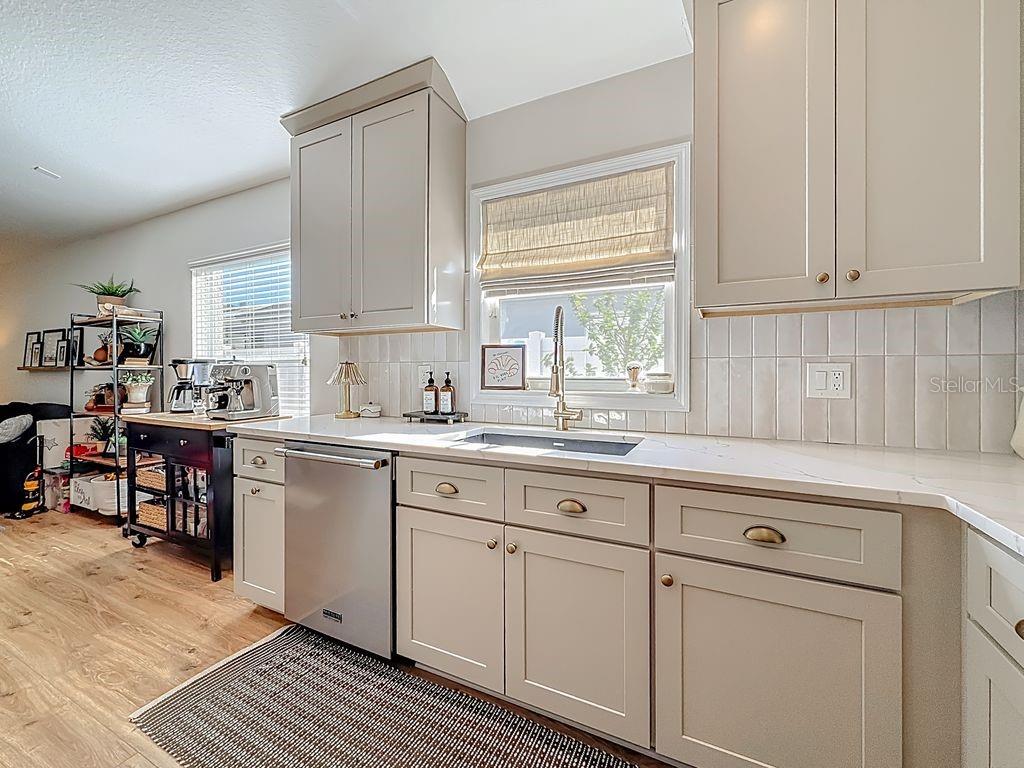 Image 18 of 72 For 220 Bay Arbor Boulevard