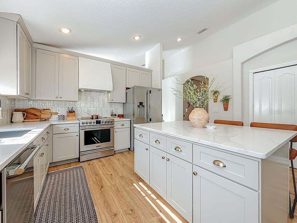 Image 20 of 72 For 220 Bay Arbor Boulevard