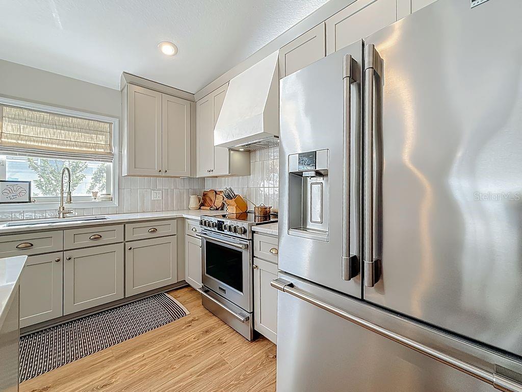 Image 21 of 72 For 220 Bay Arbor Boulevard