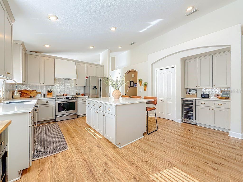 Image 25 of 72 For 220 Bay Arbor Boulevard