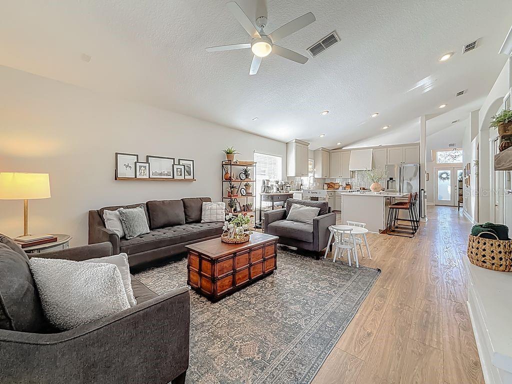 Image 27 of 72 For 220 Bay Arbor Boulevard