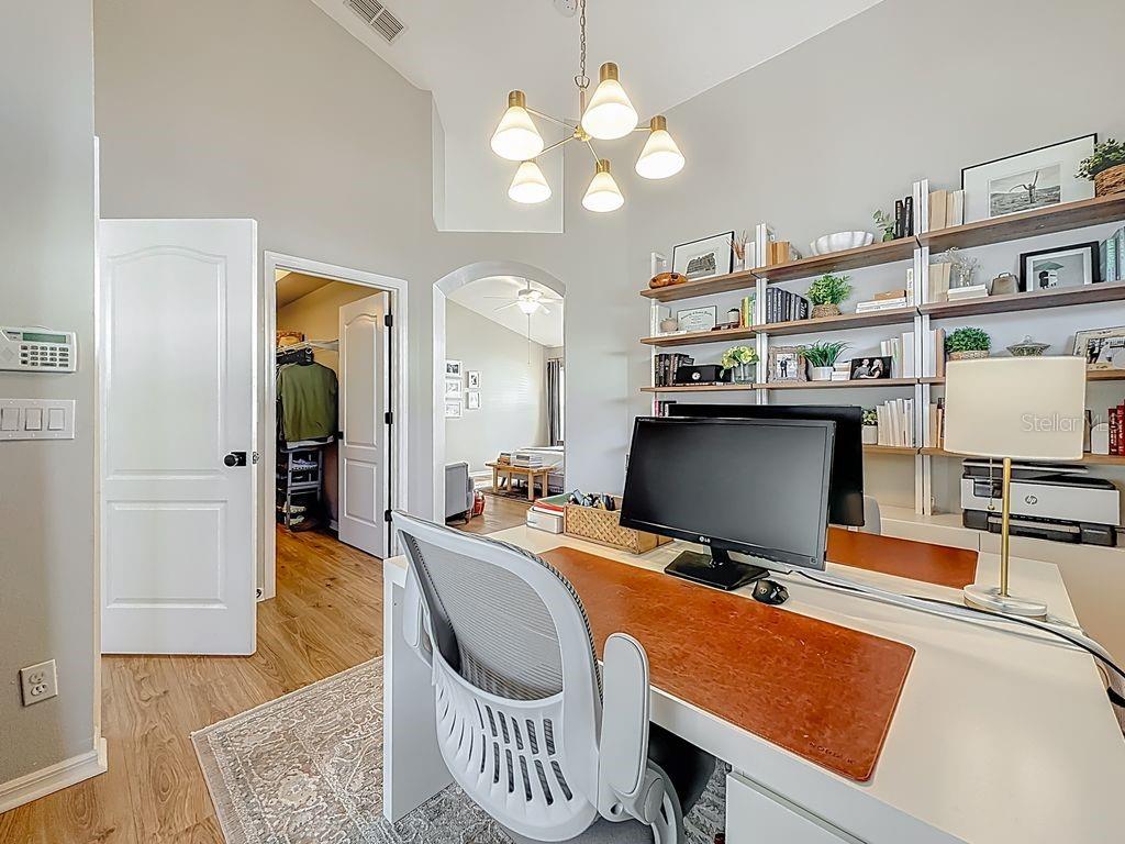 Image 29 of 72 For 220 Bay Arbor Boulevard