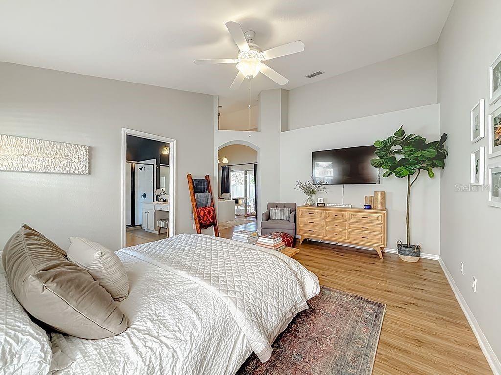 Image 34 of 72 For 220 Bay Arbor Boulevard