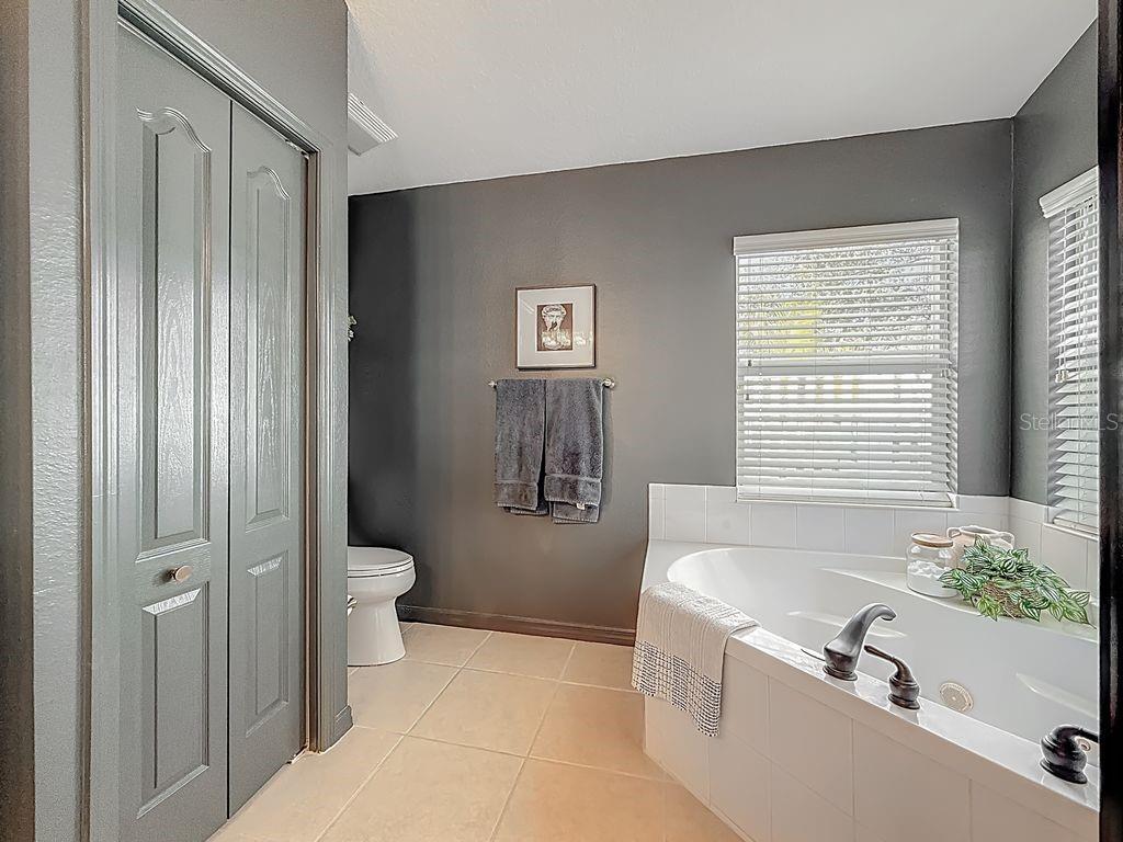 Image 36 of 72 For 220 Bay Arbor Boulevard