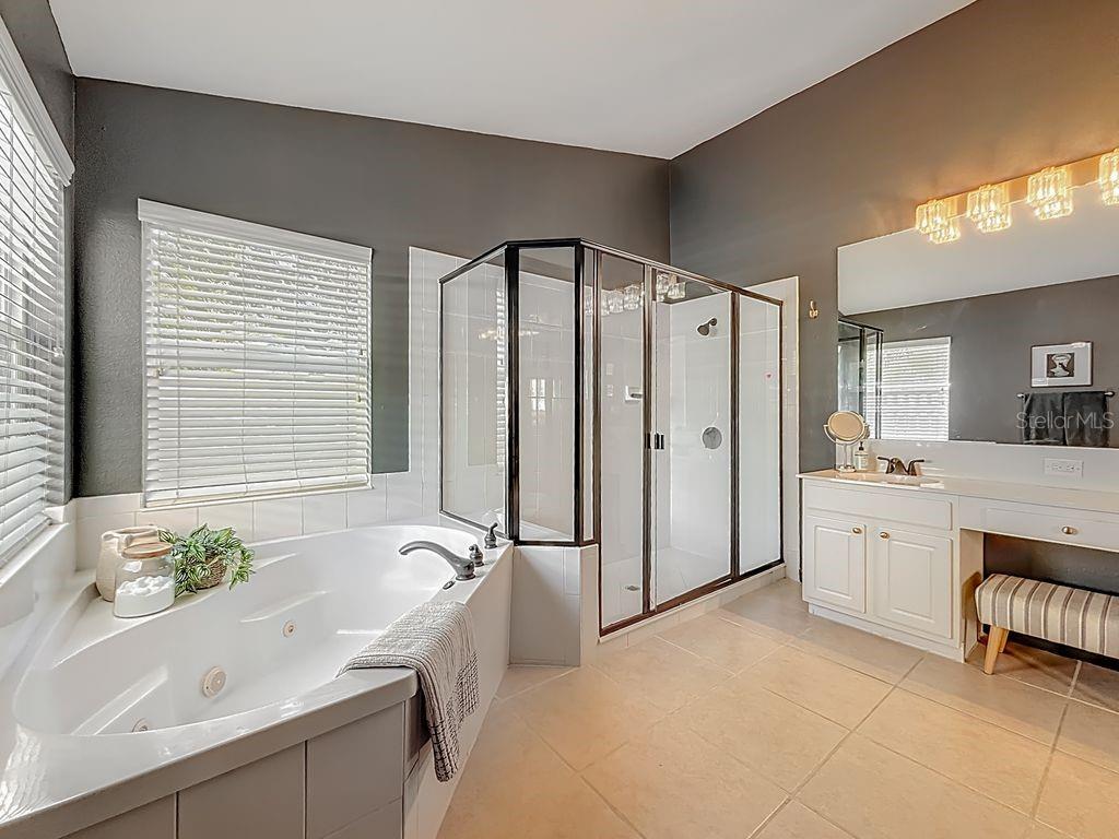 Image 38 of 72 For 220 Bay Arbor Boulevard