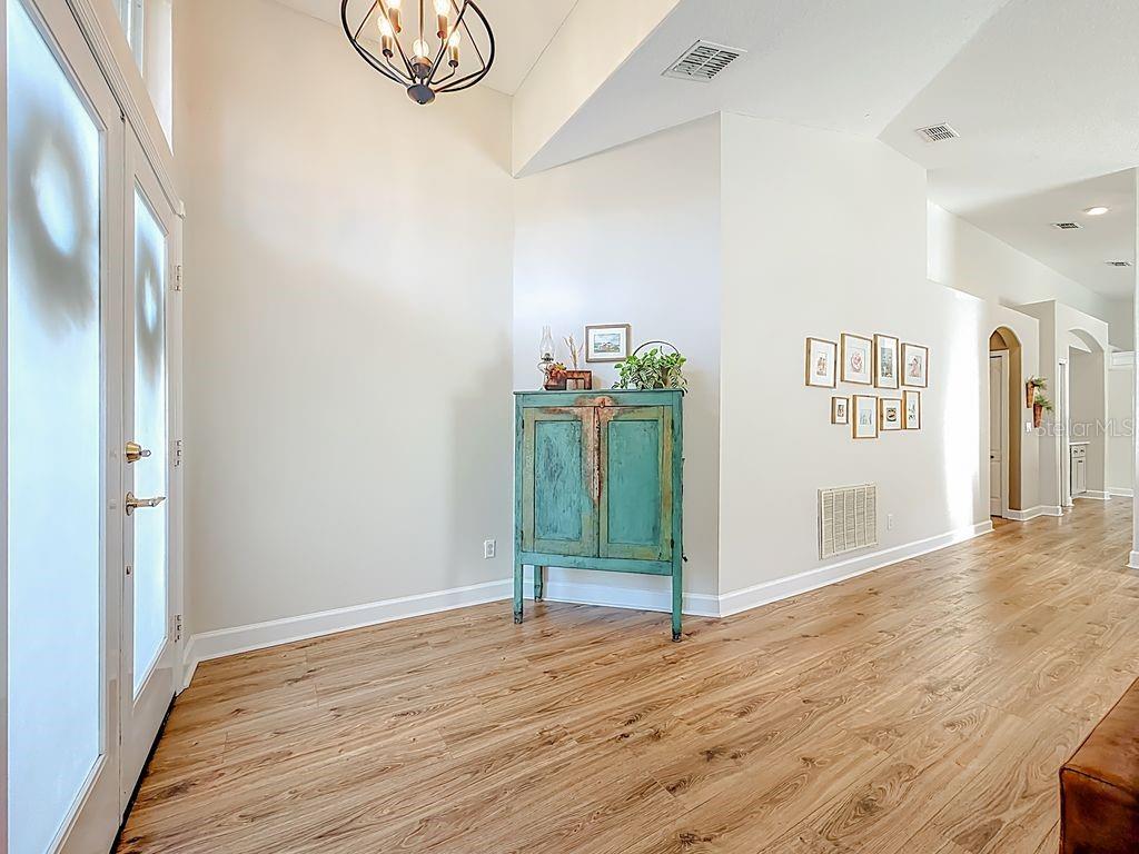 Image 6 of 72 For 220 Bay Arbor Boulevard