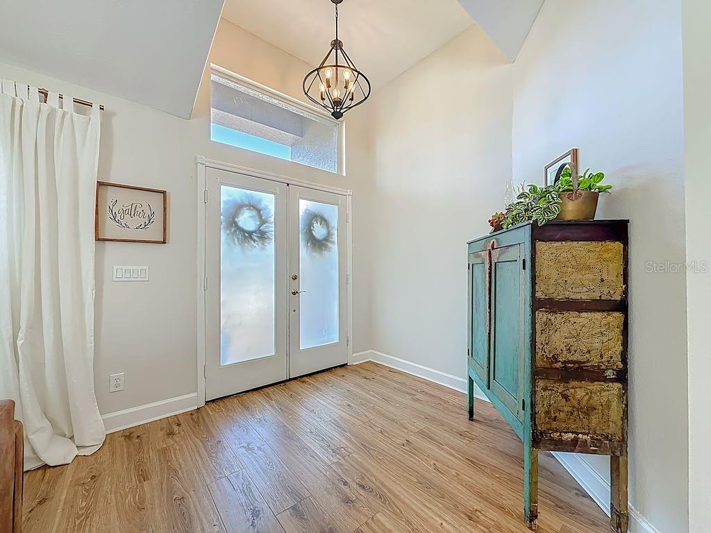 Image 7 of 72 For 220 Bay Arbor Boulevard