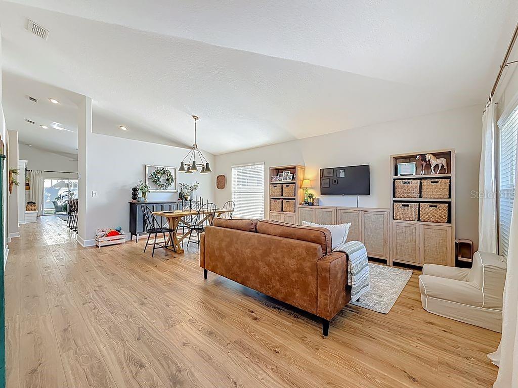 Image 8 of 72 For 220 Bay Arbor Boulevard