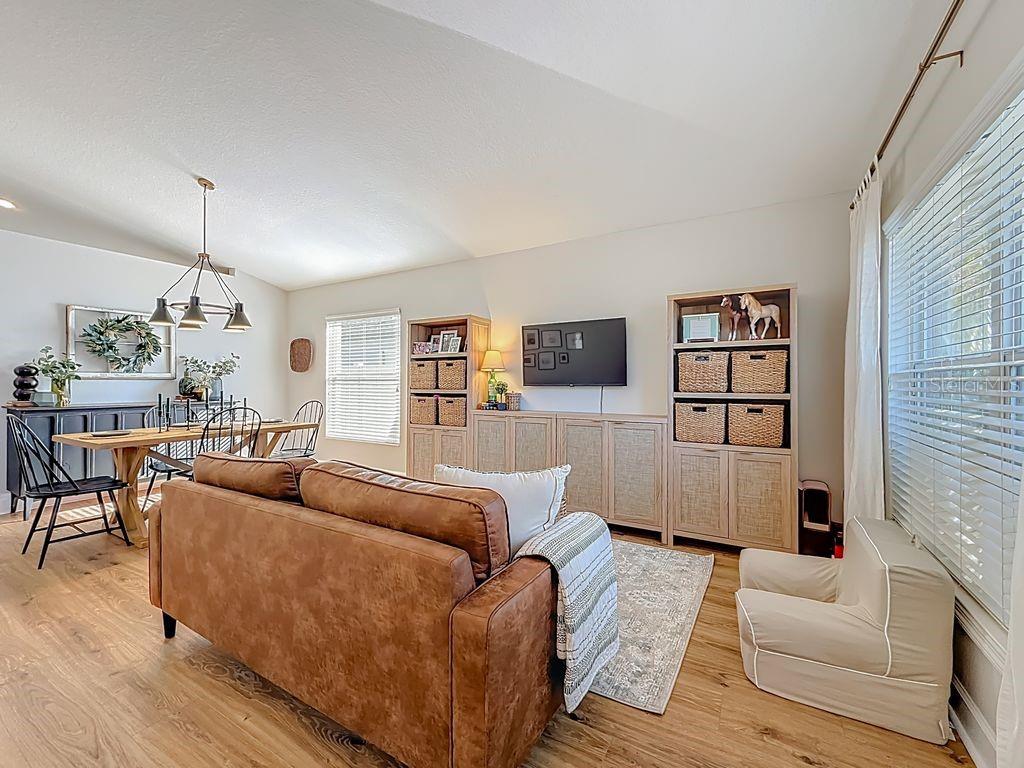 Image 9 of 72 For 220 Bay Arbor Boulevard