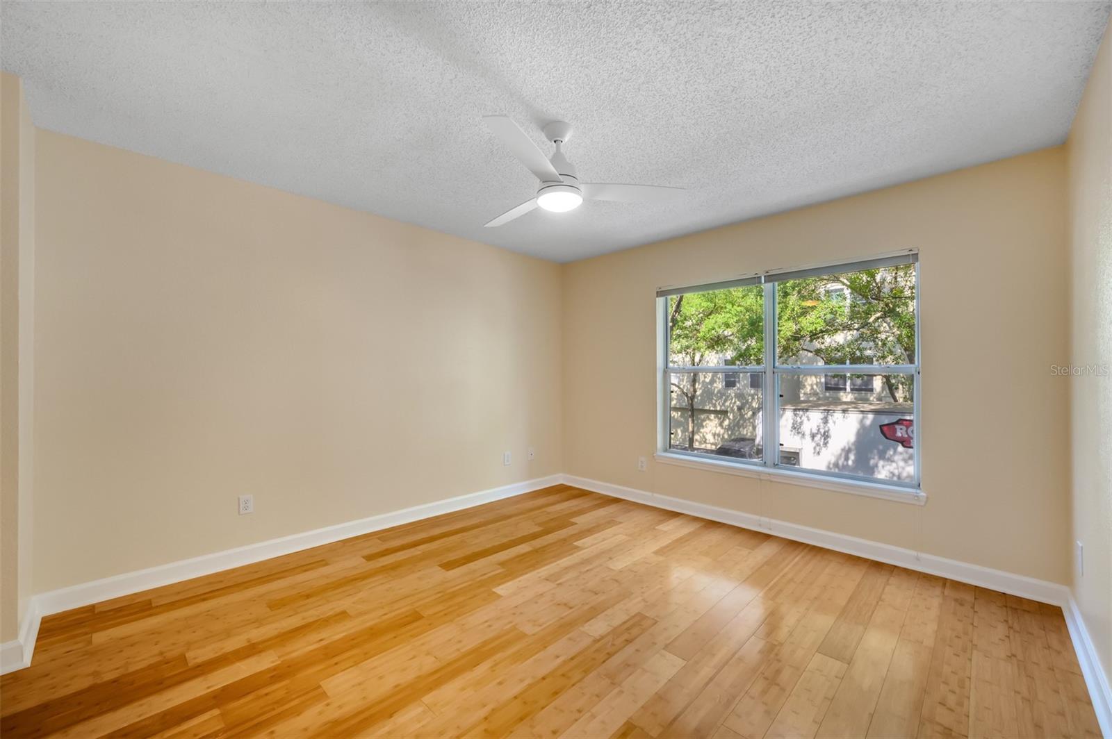 Image 5 of 23 For 755 Mainsail Drive