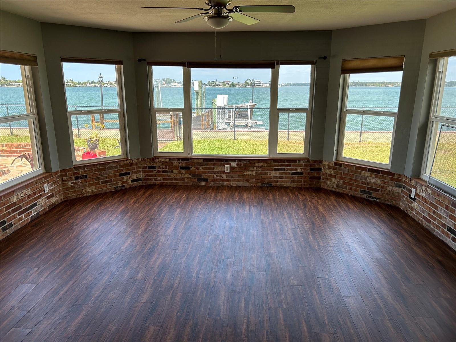 Image 2 of 7 For 21 Paradise Lane