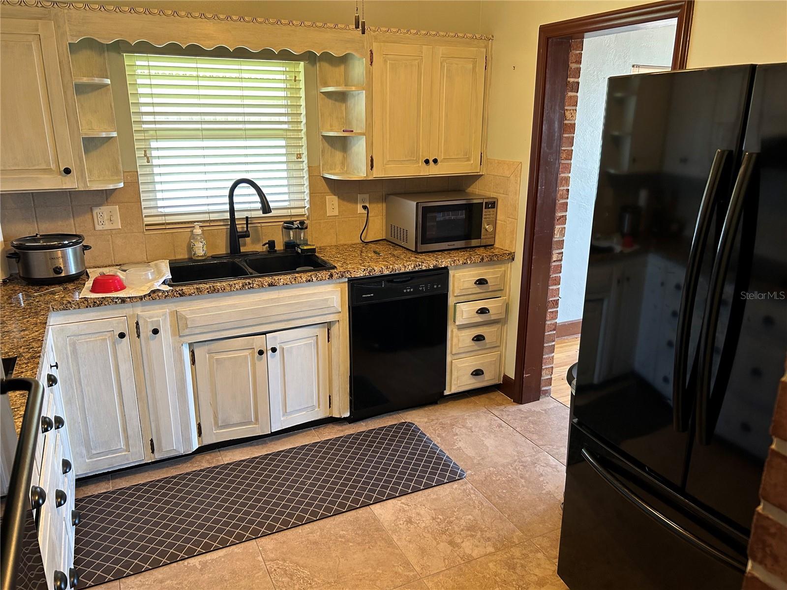 Image 3 of 7 For 21 Paradise Lane