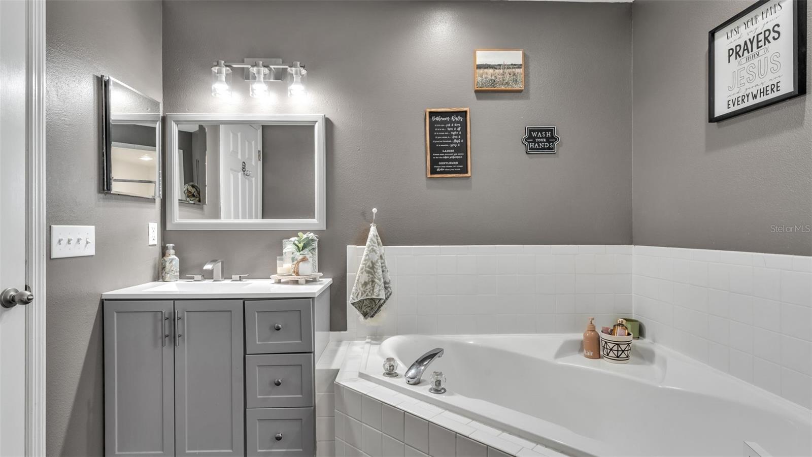 Image 18 of 46 For 130 Bergen Circle