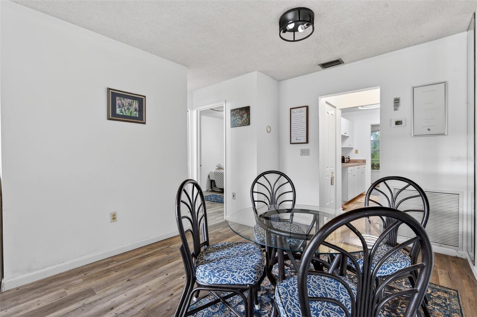 Listing photo id 8 for 5660 80th Street N D101