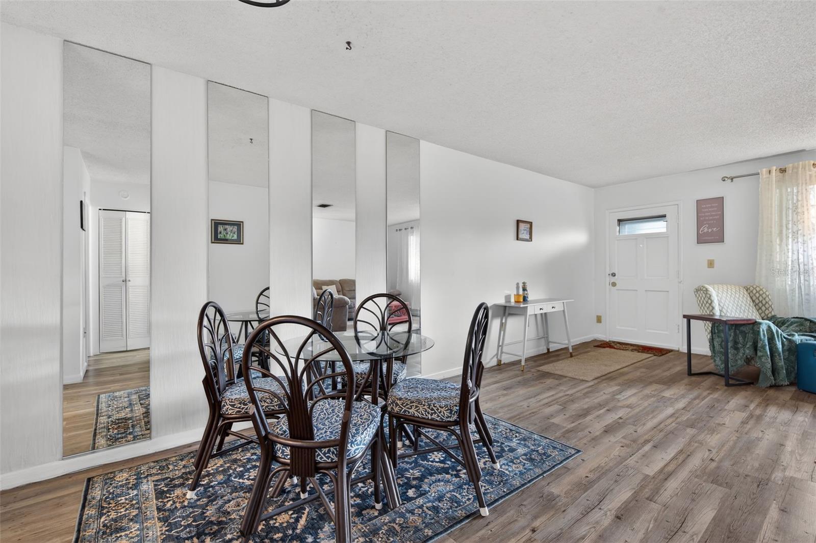 Listing photo id 9 for 5660 80th Street N D101