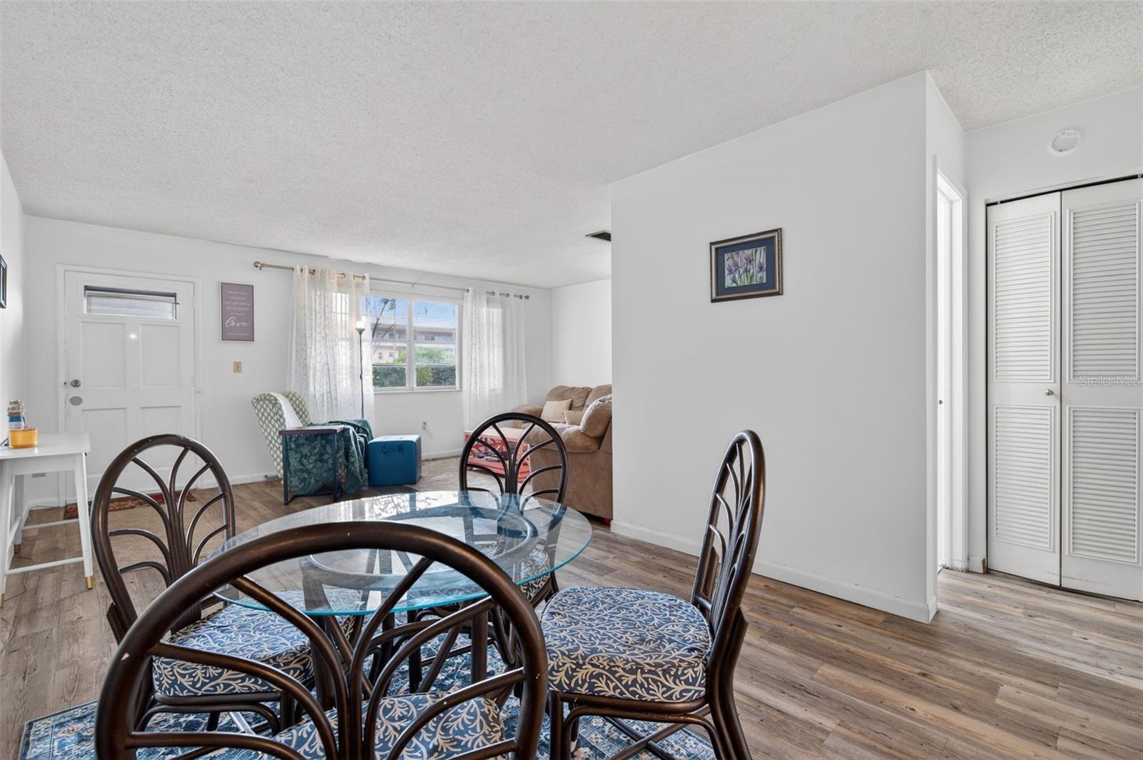 Listing photo id 10 for 5660 80th Street N D101