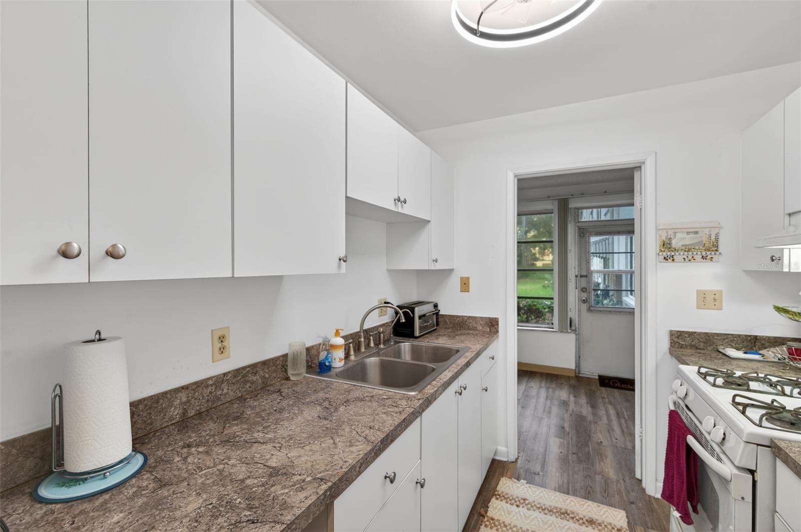 Listing photo id 11 for 5660 80th Street N D101