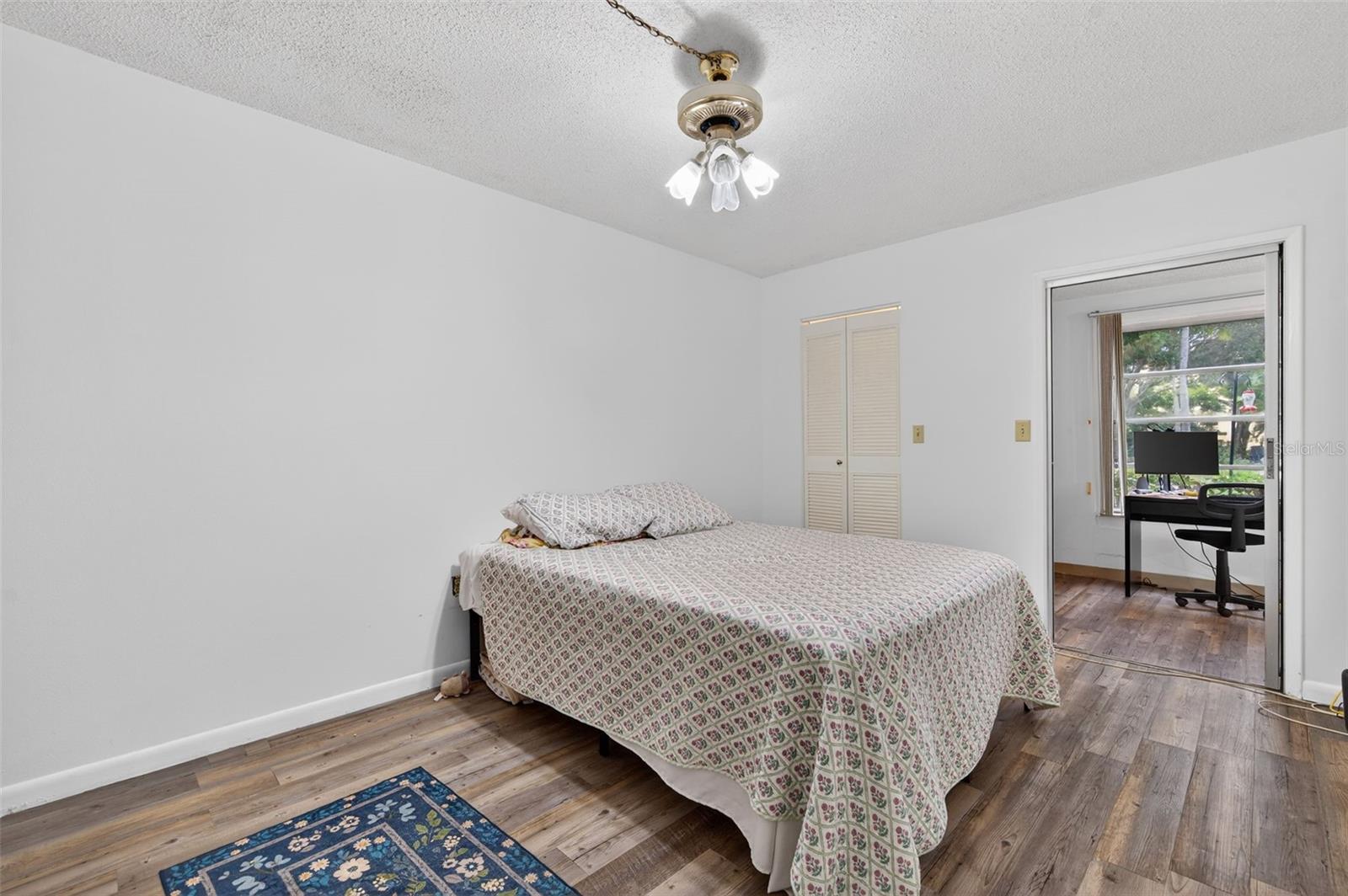 Listing photo id 20 for 5660 80th Street N D101