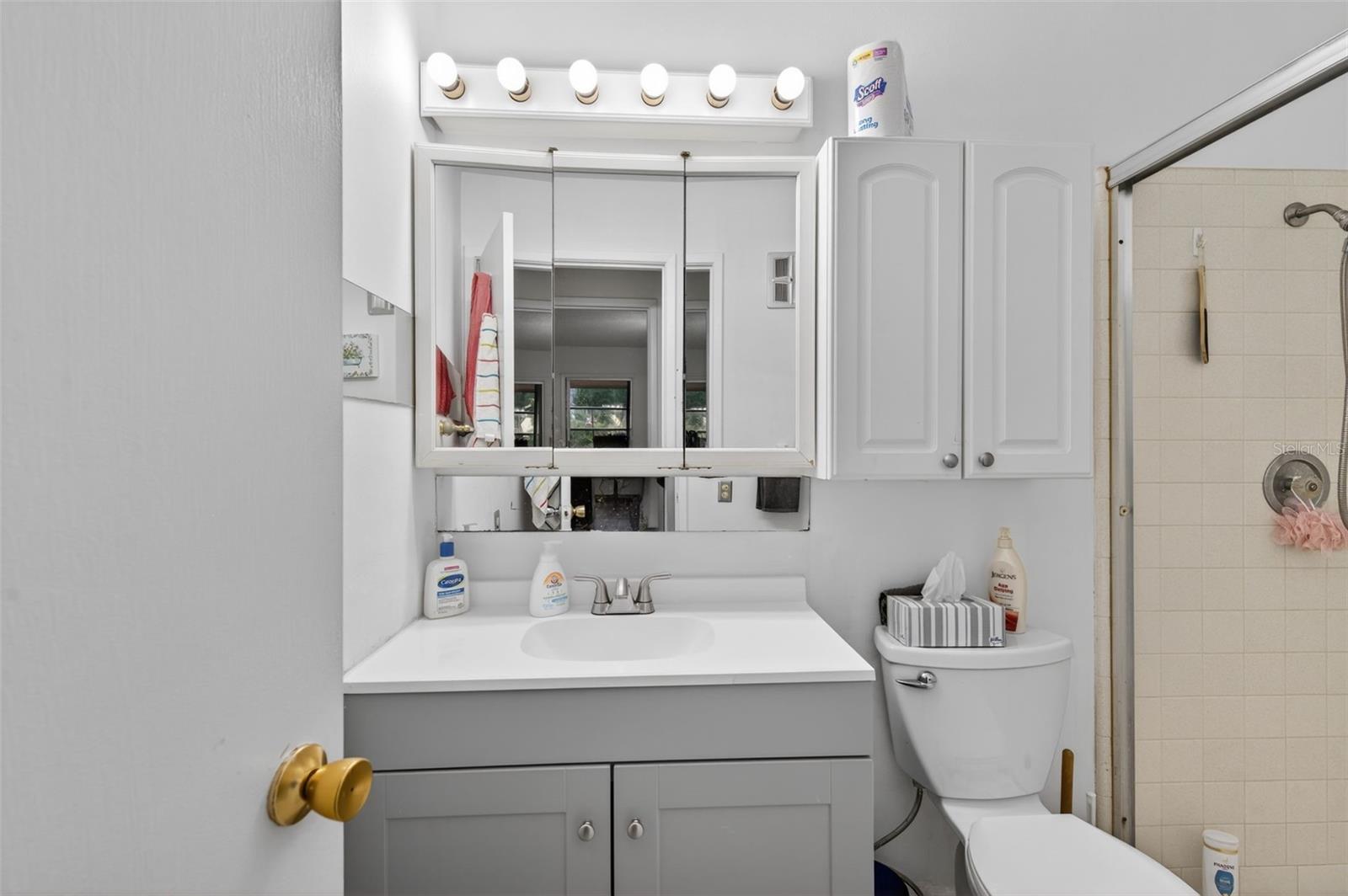 Listing photo id 22 for 5660 80th Street N D101