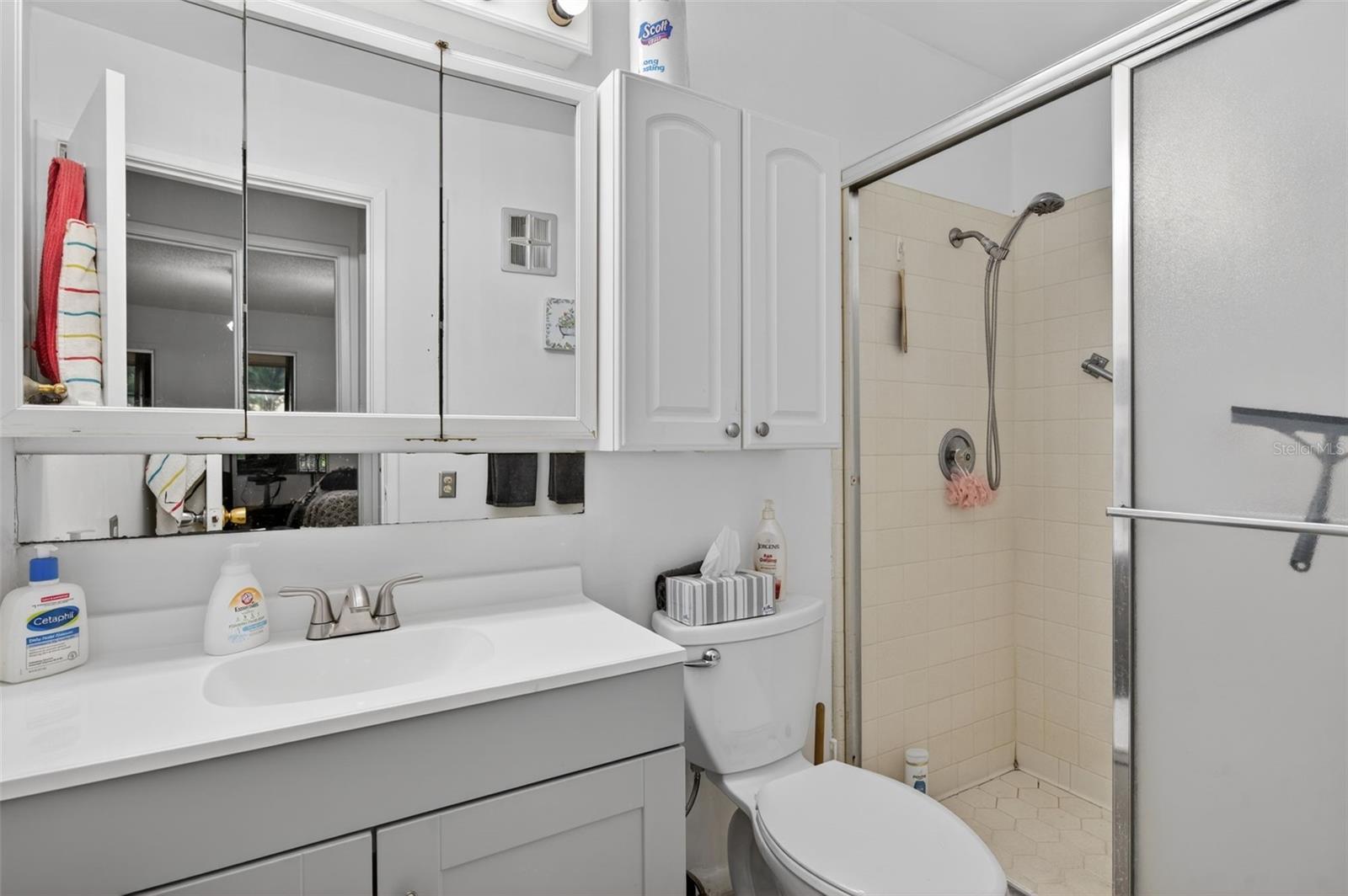 Listing photo id 23 for 5660 80th Street N D101