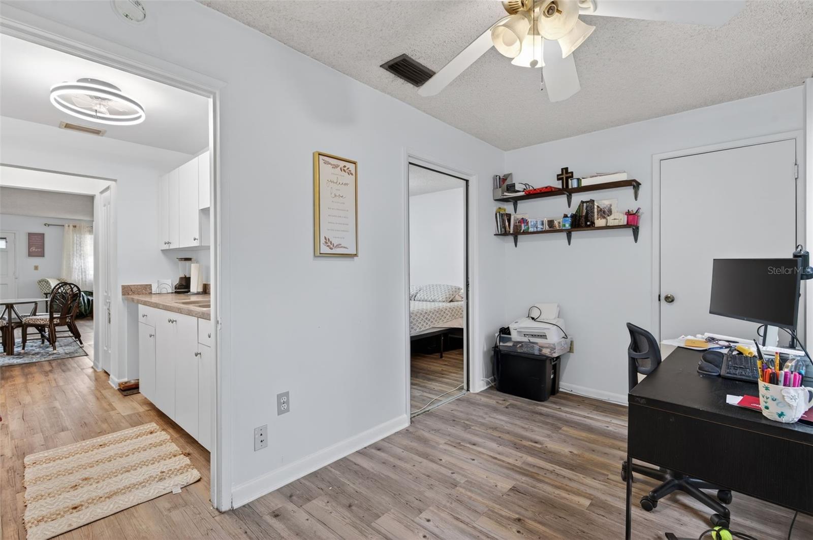 Listing photo id 25 for 5660 80th Street N D101