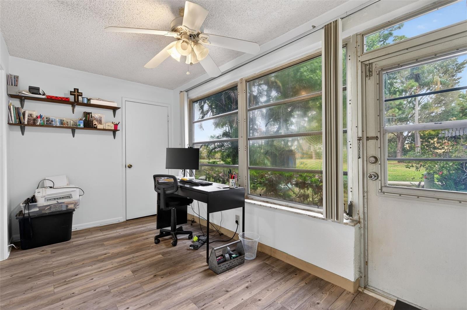 Listing photo id 26 for 5660 80th Street N D101