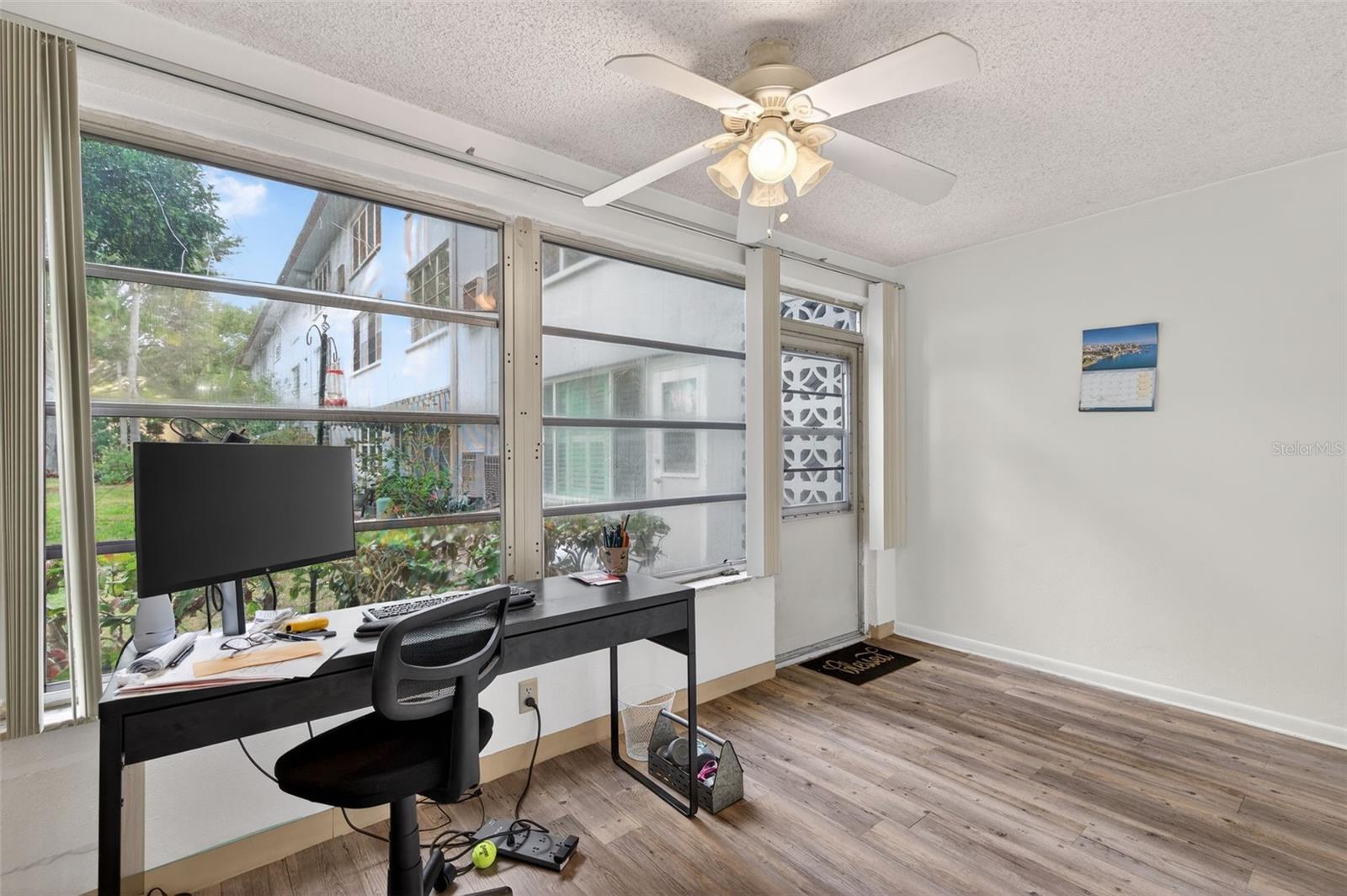 Listing photo id 27 for 5660 80th Street N D101