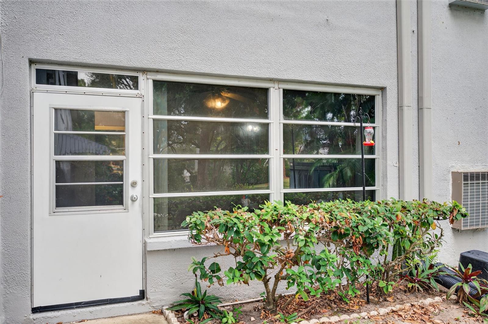 Listing photo id 28 for 5660 80th Street N D101