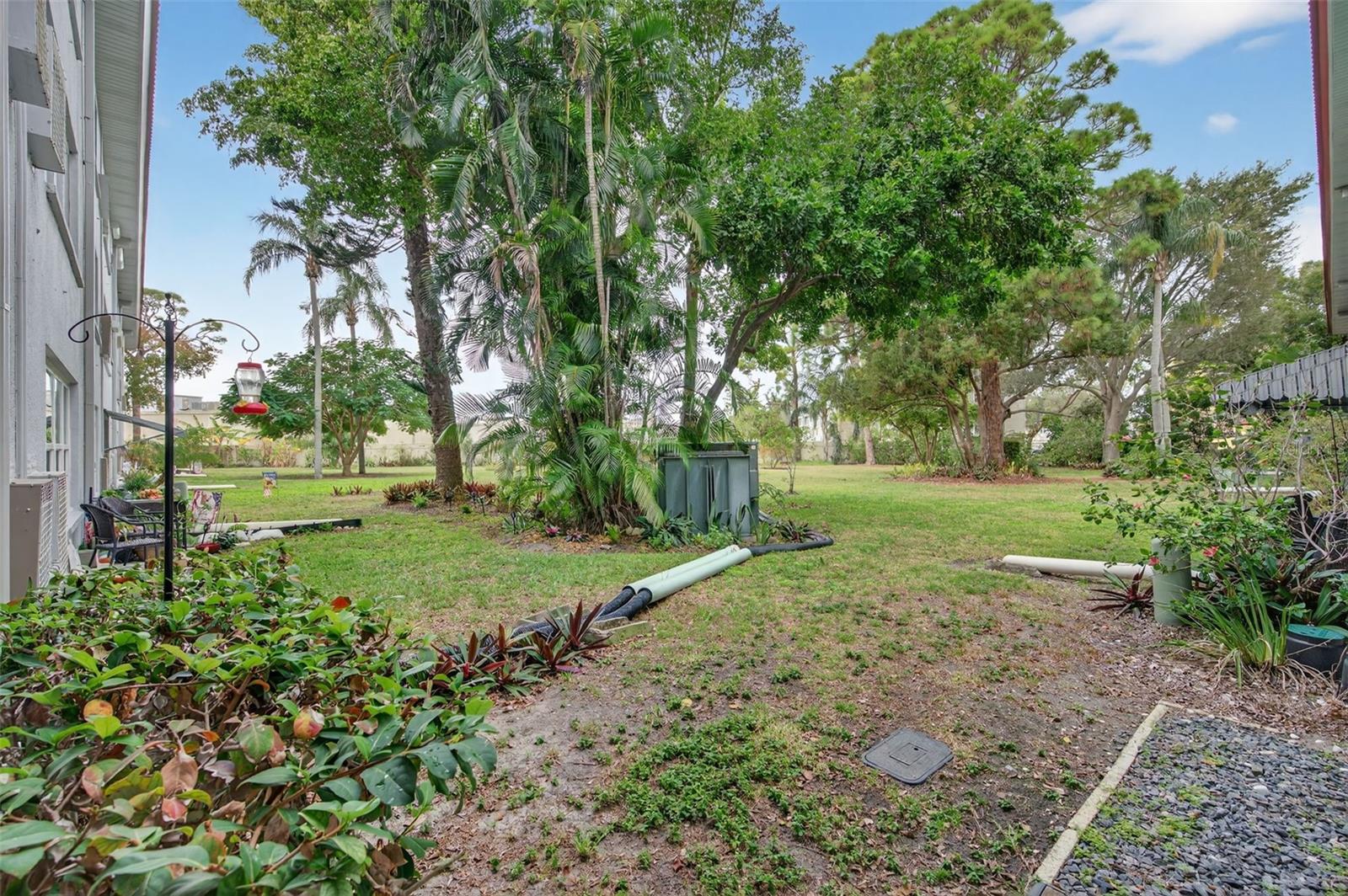 Listing photo id 31 for 5660 80th Street N D101