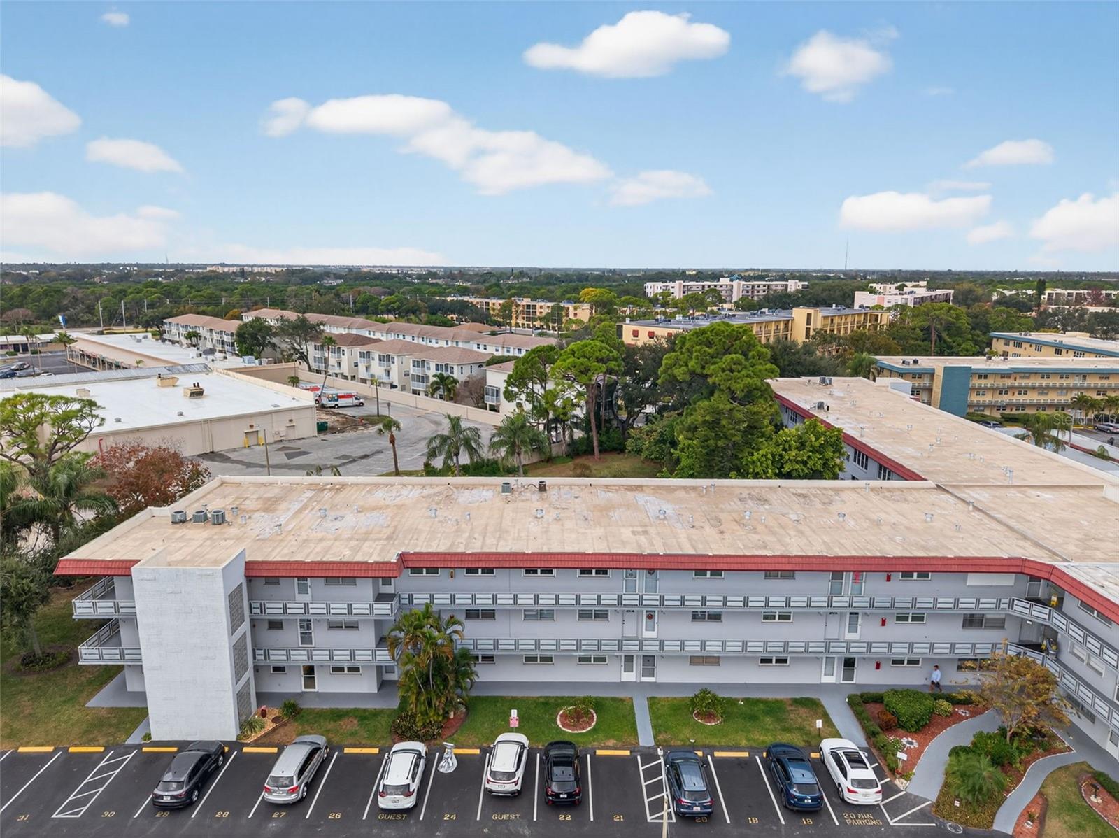 Listing photo id 37 for 5660 80th Street N D101