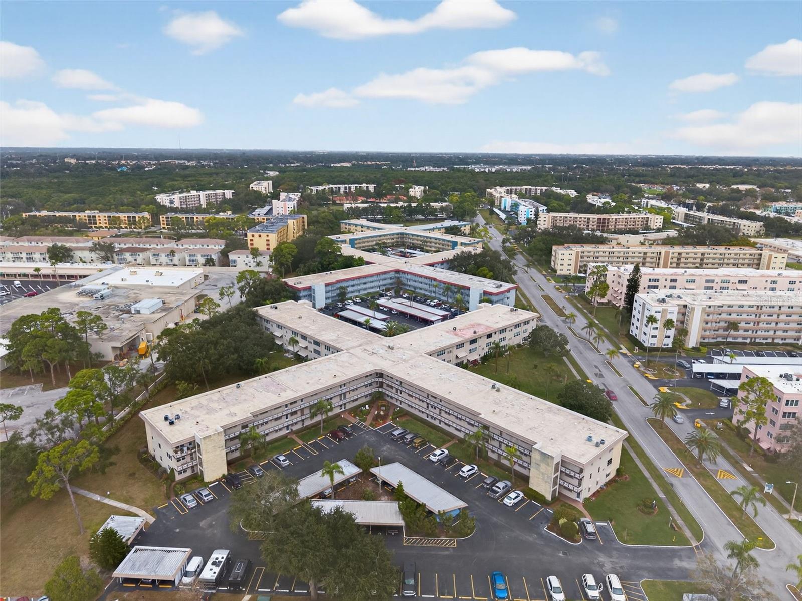 Listing photo id 38 for 5660 80th Street N D101