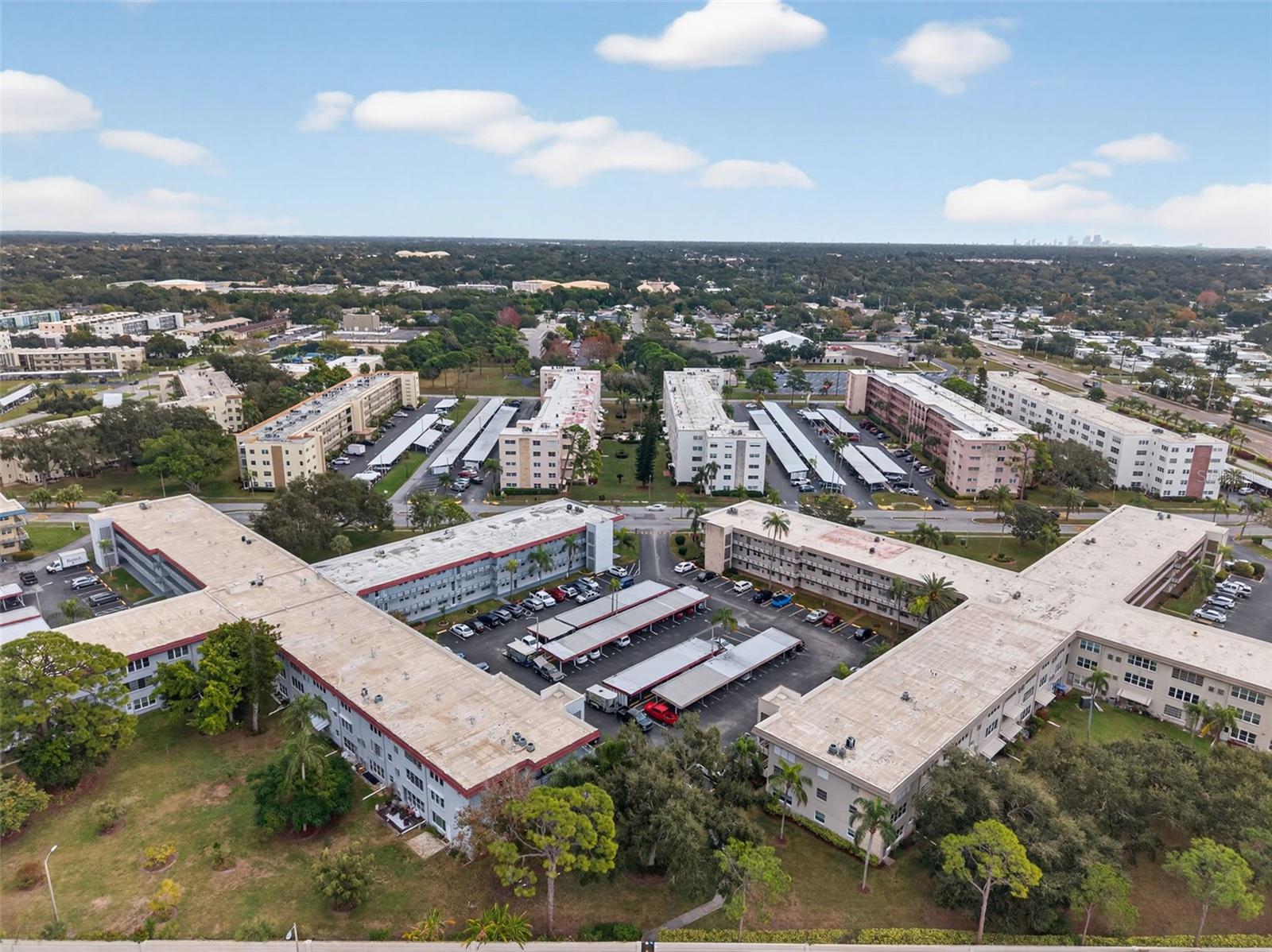 Listing photo id 40 for 5660 80th Street N D101