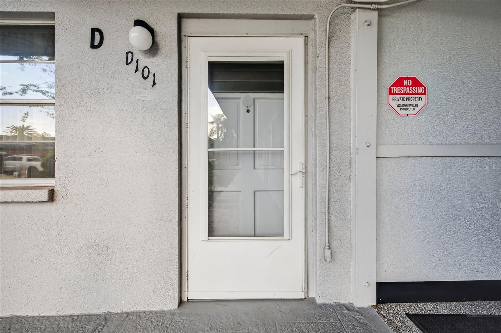 Listing photo id 41 for 5660 80th Street N D101