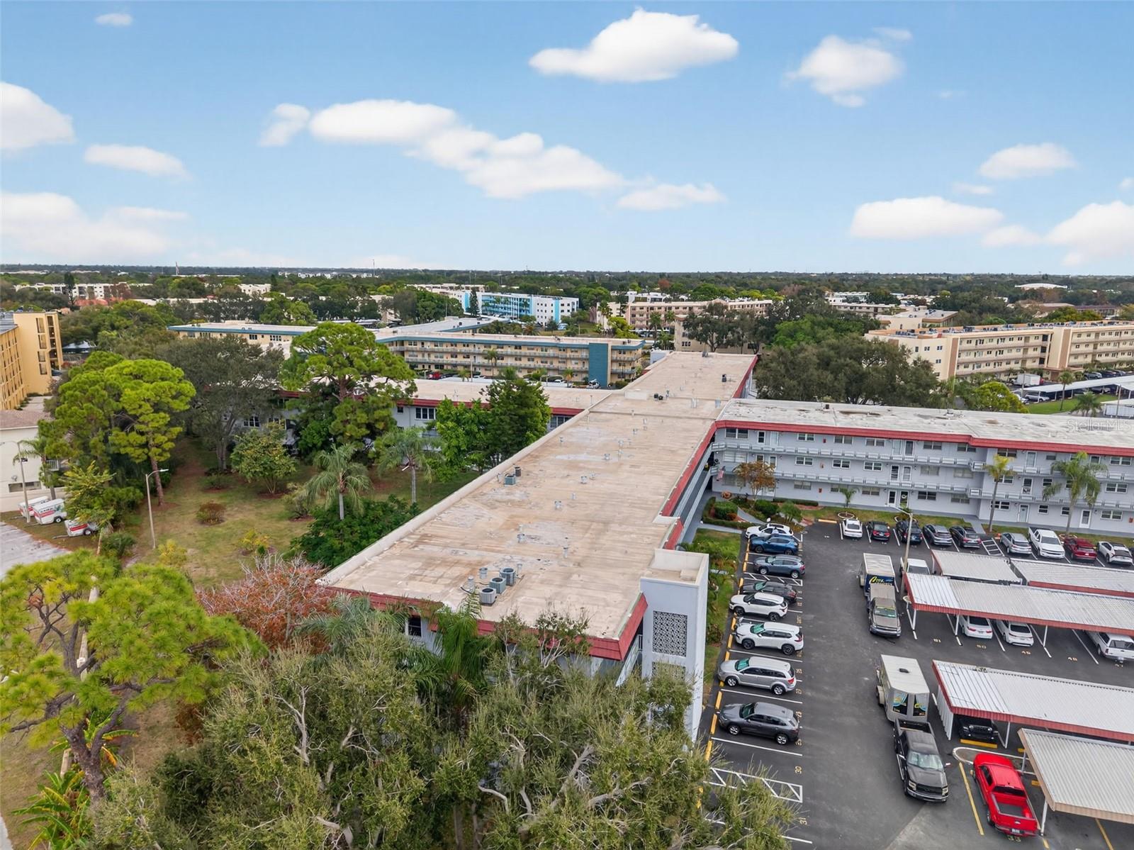 Listing photo id 44 for 5660 80th Street N D101