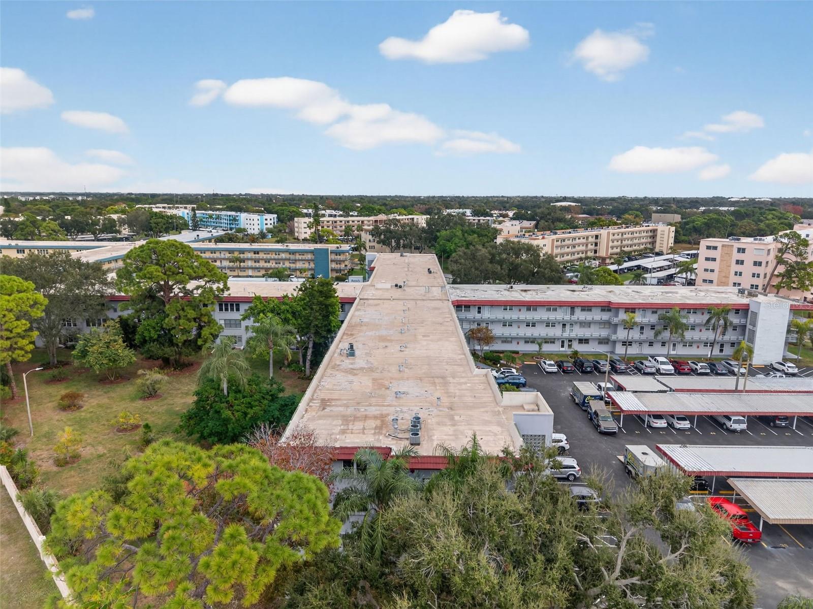 Listing photo id 45 for 5660 80th Street N D101