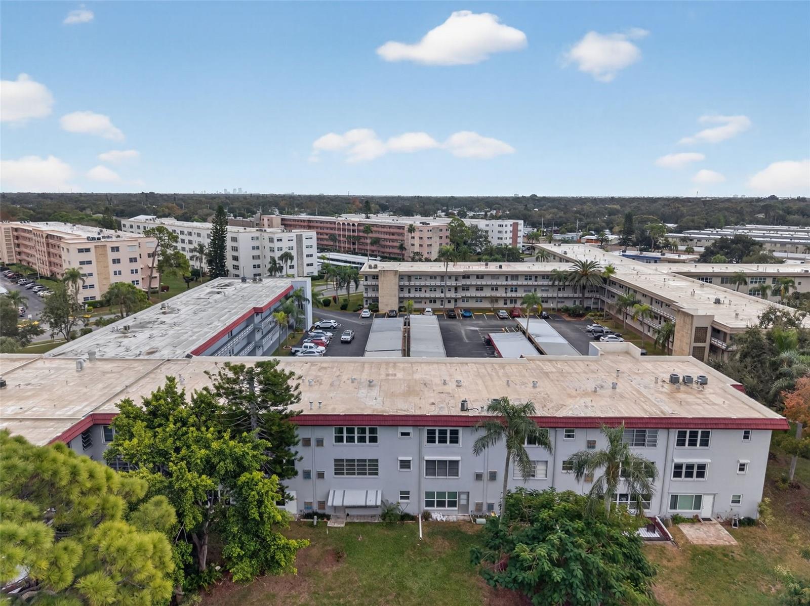 Listing photo id 47 for 5660 80th Street N D101