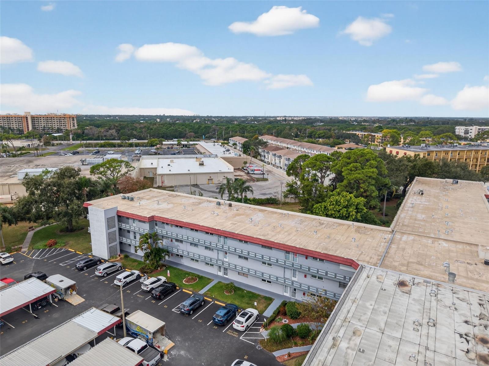 Listing photo id 48 for 5660 80th Street N D101