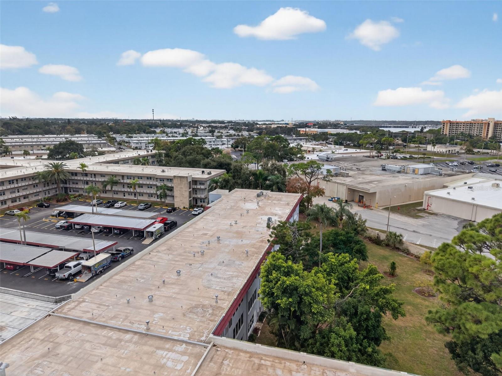 Listing photo id 50 for 5660 80th Street N D101