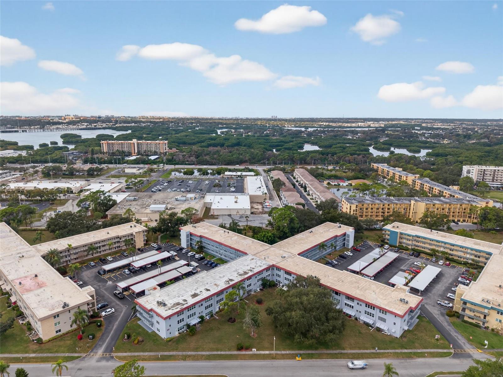 Listing photo id 53 for 5660 80th Street N D101